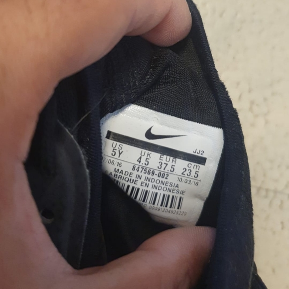 Nike Air Huarache RunModel: 857569-002 Size: 5Y US - Picture 4 of 4